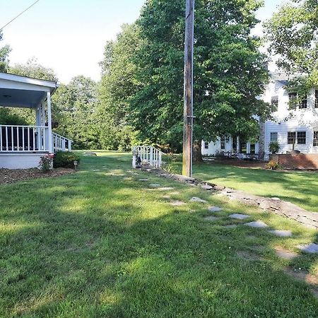 Charming Cottage On A City Farm! Lexington Exterior photo