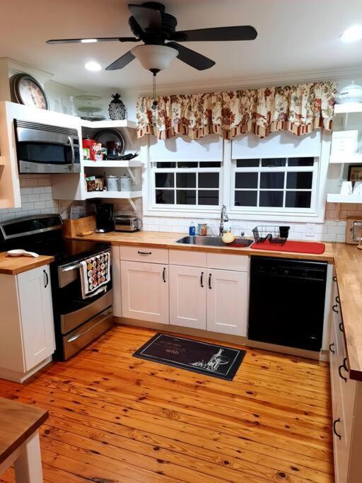 Charming Cottage On A City Farm! Lexington Exterior photo